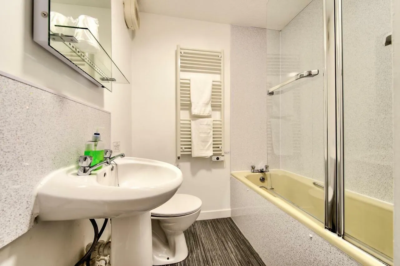 Charming 1 Bed Apartment With Castle View Edinburgh