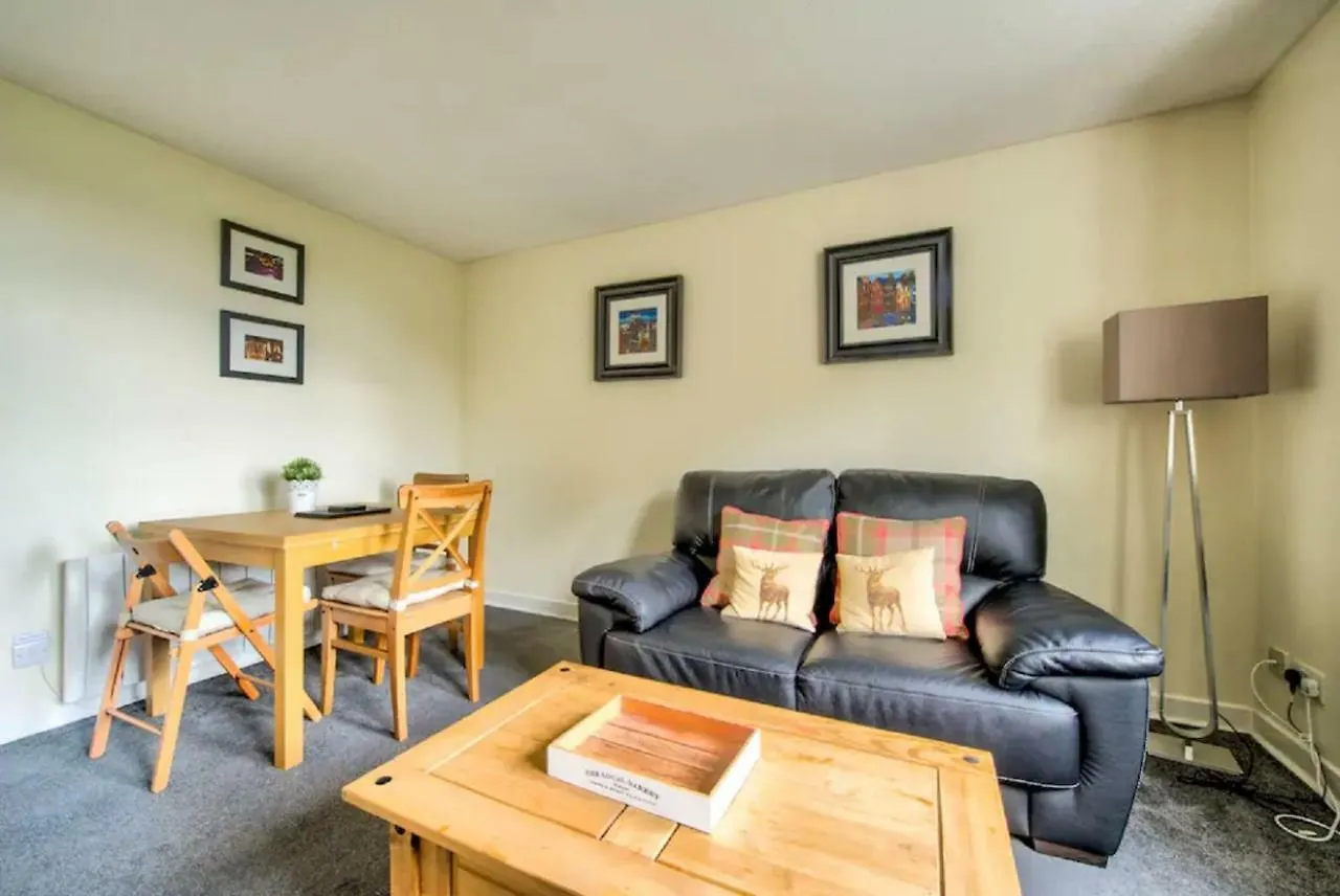 Charming 1 Bed Apartment With Castle View Edinburgh 0*,