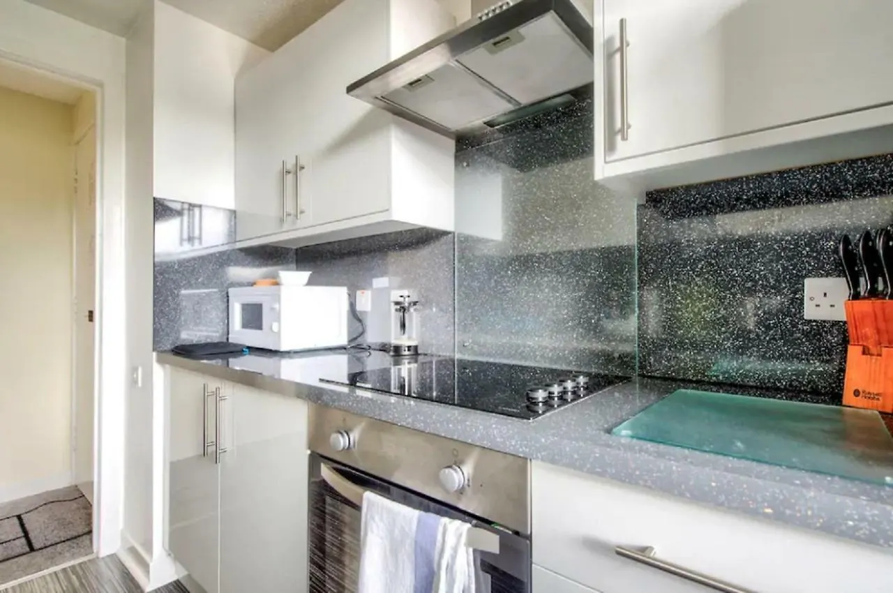 Charming 1 Bed Apartment With Castle View Edinburgh